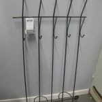 586 4666 CLOTHES HANGER